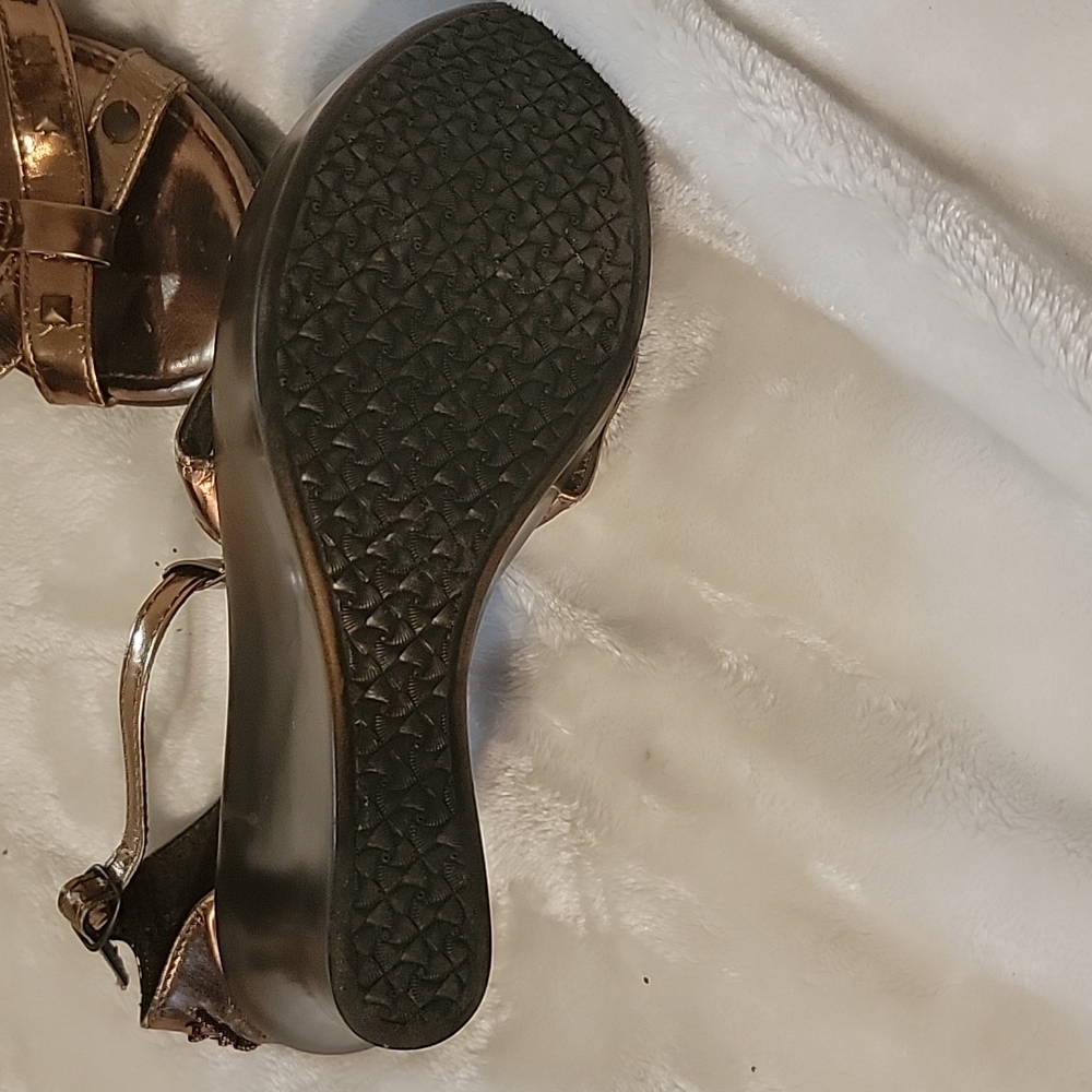 Shoes - Picture 6 of 8